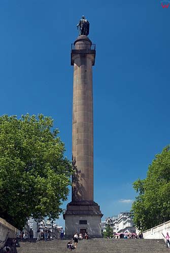 Londyn, St. James,  pomnik przy trasie The Mal.